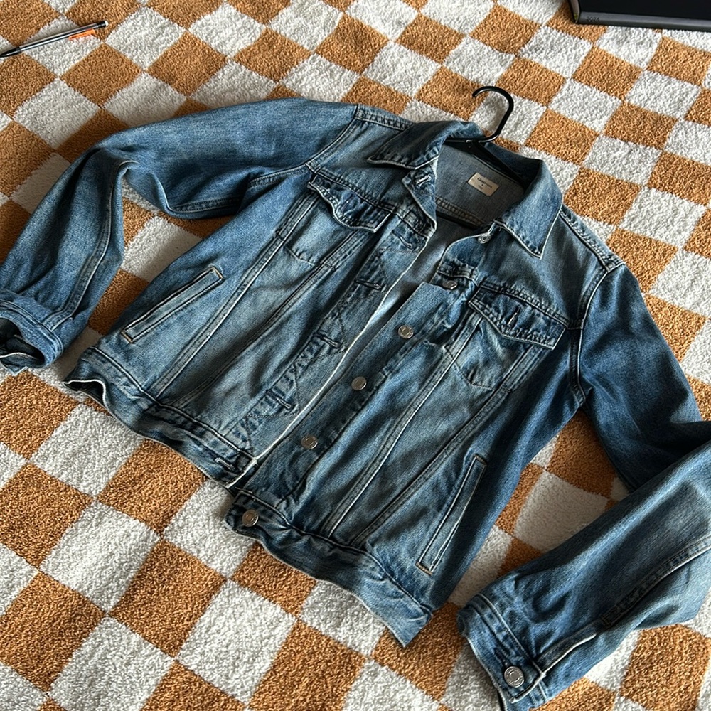 Vintage early 2000’s gap. Denim jacket. Women’s size S.